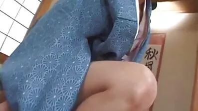 Lovelace Fucked សាក់ឡាតាំងនៅក្នុងទ្វារមាសនៅក្នុងធម្មជាតិ