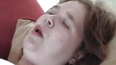 ម្រេចក្បាលកោរទន់ភ្លន់ fucked ស្ដើងវឺដ្យីន virgin ក្នុង pussy កោរ
