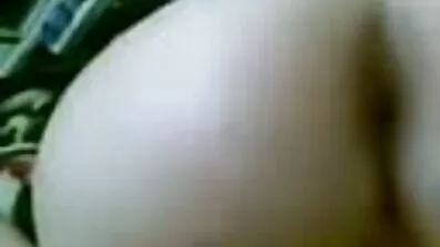 វ៉ែនតា fucked ដោយសត្វលាធំ mulatto បន្ទាប់ពីការសម្រេចកាមដោយខ្លួនជាមួយនឹងការ dildo មួយ