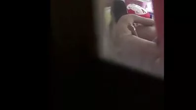 Brunette សាក់ជាមួយ asshole សម្រាប់ការជ្រៀតចូលពីរដង