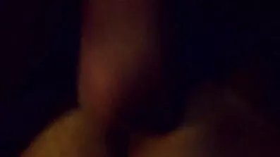 បុរាណ fucking នៅលើវាលស្មៅរបស់បុរសម្នាក់ជាមួយនឹងមិត្តស្រីលាធំរបស់គាត់