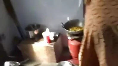 Busty ក្រឡុកស្រាបន្ទាប់ពីគណបក្សមកនៅទូទាំងជល់រឹងនៅក្នុង Pussy