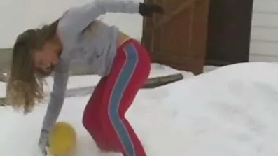 Tanned ប៍ន fucked នៅក្នុង pussy ជាមួយការសម្រេចកាមដោយខ្លួនចៃដន្យ