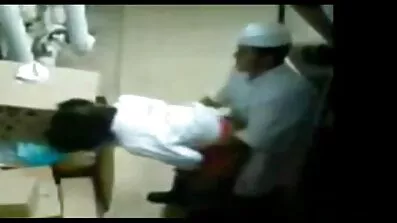 បុរសម្នាក់ fucked ស្បែកក្មេងស្រី ragazza នៅក្នុងផ្ទះប្រទេសមួយ