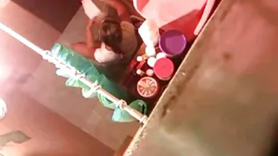 Stepmom ទៅជិតកូនស្រីចុងនិងគ្រោងរបស់នាងសម្រាប់ការរួមភេទស្រីស្រឡាញ់ស្រីដូចគ្នាដែលល្អបំផុត
