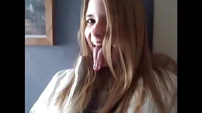 គ្រូចាស់ទុំនិង fuck កូនស្រីចុងរបស់នាងជាមួយសិស្សដែលមានចិត្ដរាបទាប