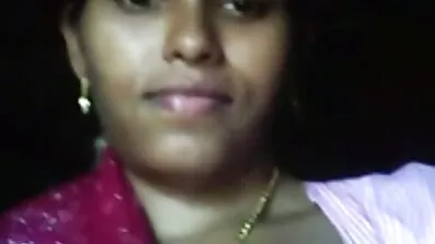Brunette ស្គមស្គាំង fucked ការលំបាកនៅក្នុងប្រេងបន្ទាប់ពីការបឺតជ្រៅមួយ