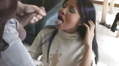 ជនជាតិស្បែកខ្មៅ fucked ក្មេងស្រីដែលមានកម្ពស់ខ្ពស់ជាមួយ hung tits ក្នុងរន្ធគូថតឹង