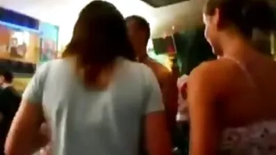 Busty ចាស់ទុំ fucked ខ្លាំងនៅក្នុង pussy ដោយចាប់សរសៃវ័យក្មេង