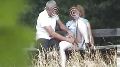 លេខាធិការ fucked ដោយថៅកែនិងមិត្តរួមការងារនៅក្នុងការិយាល័យ Gangbang