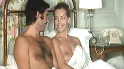 រុក្ខជាតិ Negro មួយដ៏ធំនៅក្នុង pussy នៃ latina តូចមួយ។