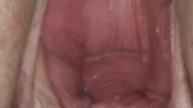 បុរសម្នាក់នេះបានថត escorts ពីរនាក់និង fucked ពួកគេនៅក្នុងសត្វលាជាមួយនឹងការជល់មាន់ធំ។