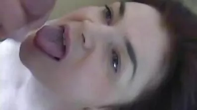 Busty ចាស់ទុំប៍ន fucked នៅក្នុង pussy កោរជាមួយបុរសម្នាក់