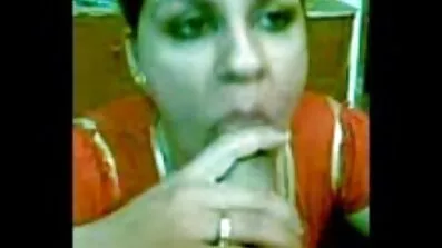 Milf អាស៊ី fucked ដោយបុរសម្នាក់ដែលមានវ័យក្មេងជាងខ្លួននាងផ្ទាល់បន្ទាប់ពីកាលបរិច្ឆេទ